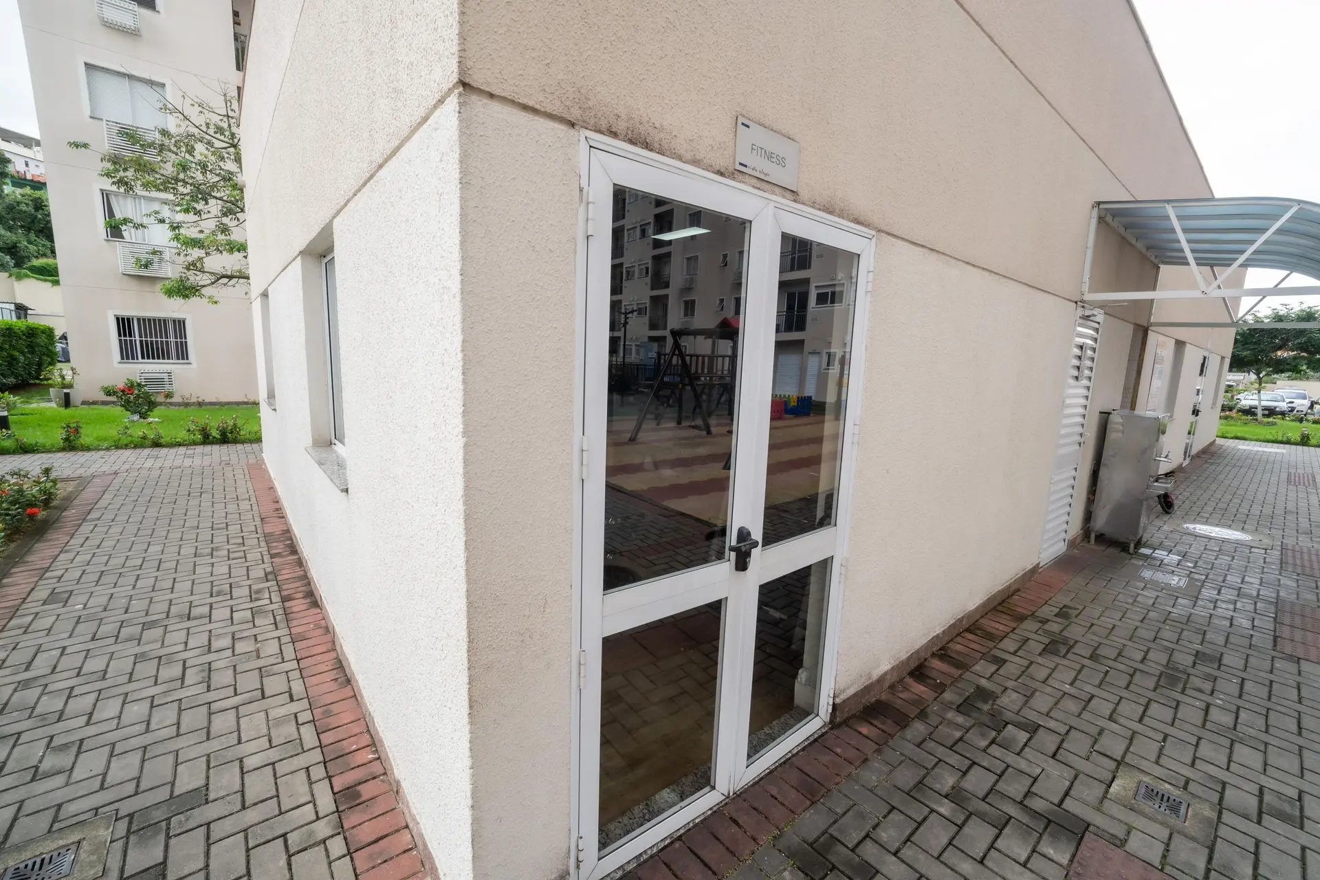 2-bedroom apartment in a building with a gym — photo 40