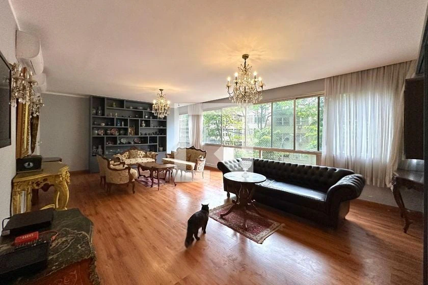 214 m² apartment with 4 bedrooms and 2 parking spaces