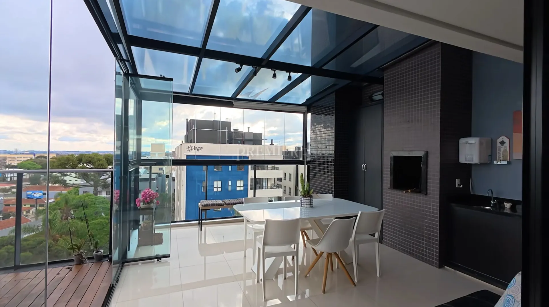 Furnished apartment, 150 m², with floor-to-ceiling windows — photo 3