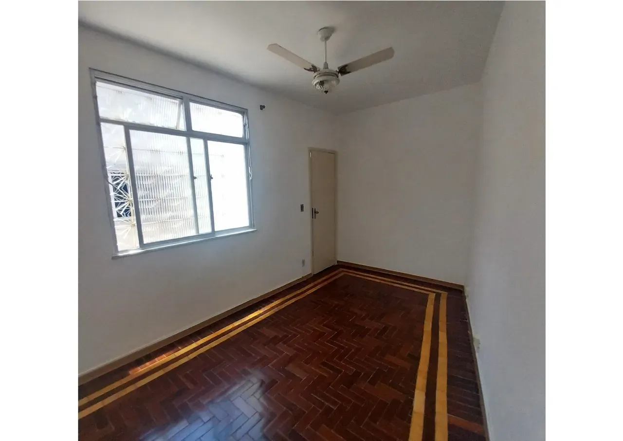 3-bedroom apartment with a closed kitchen and gas stove — photo 3