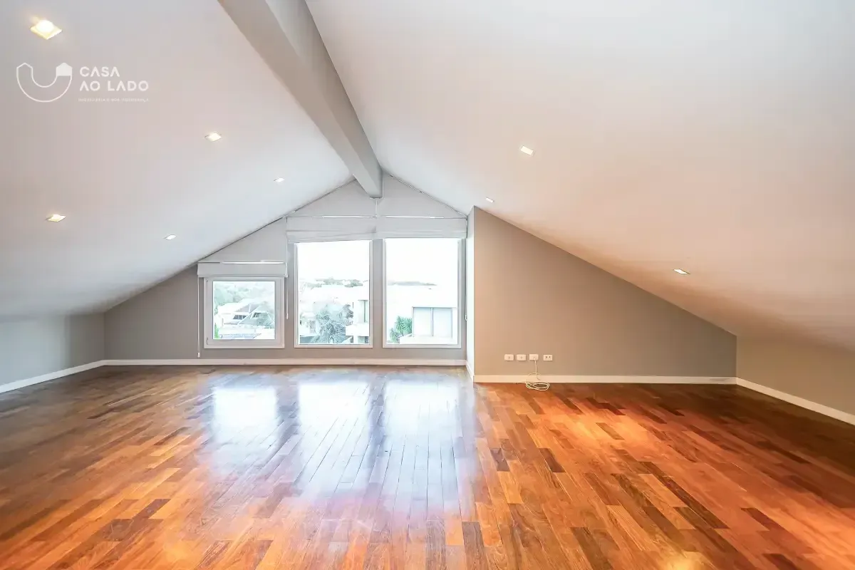 House with 629 m², 4 bedrooms and a balcony — photo 43