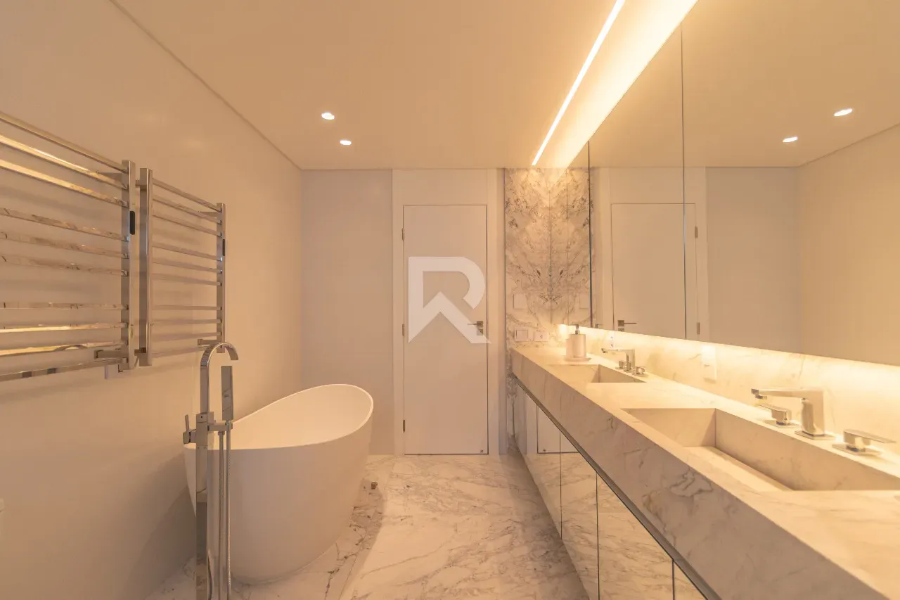 Apartment with 3 en-suite bedrooms and open kitchen — photo 37