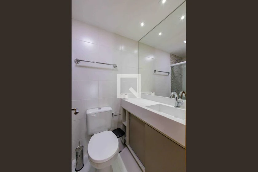 Apartamento mobiliado com 4 quartos e 4 banheiros — photo 67