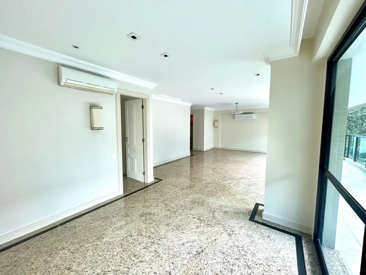 165 m² apartment with 4 bedrooms and 4 bathrooms — photo 12