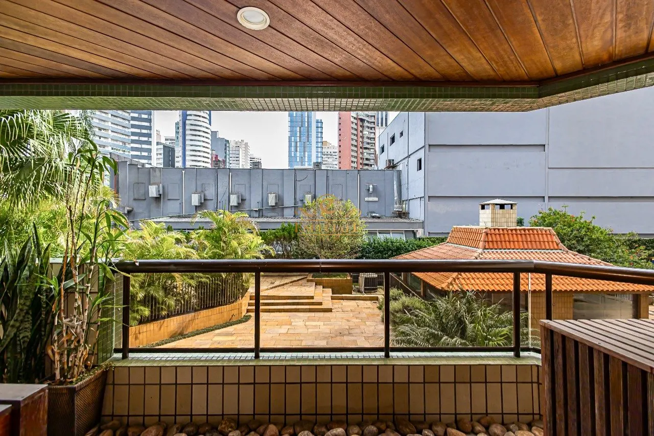 Apartment with 3 en-suite bedrooms and balcony — photo 8