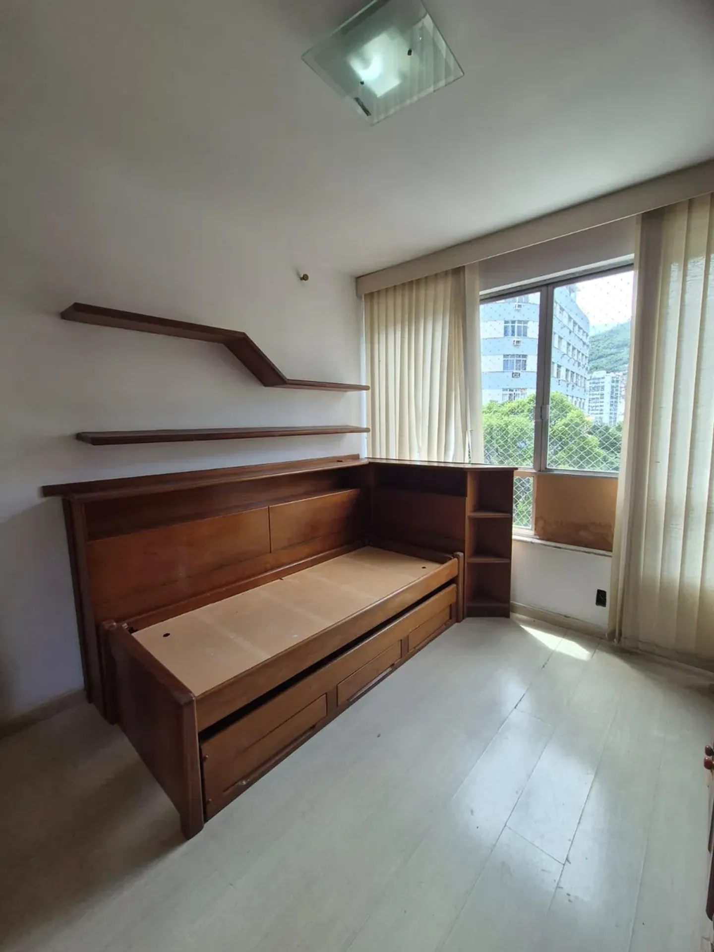 140 m² apartment with a bathtub and a home office — photo 18