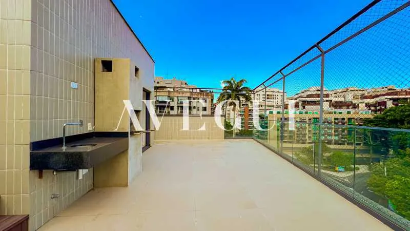 3-bedroom apartment in a building with a pool — photo 14