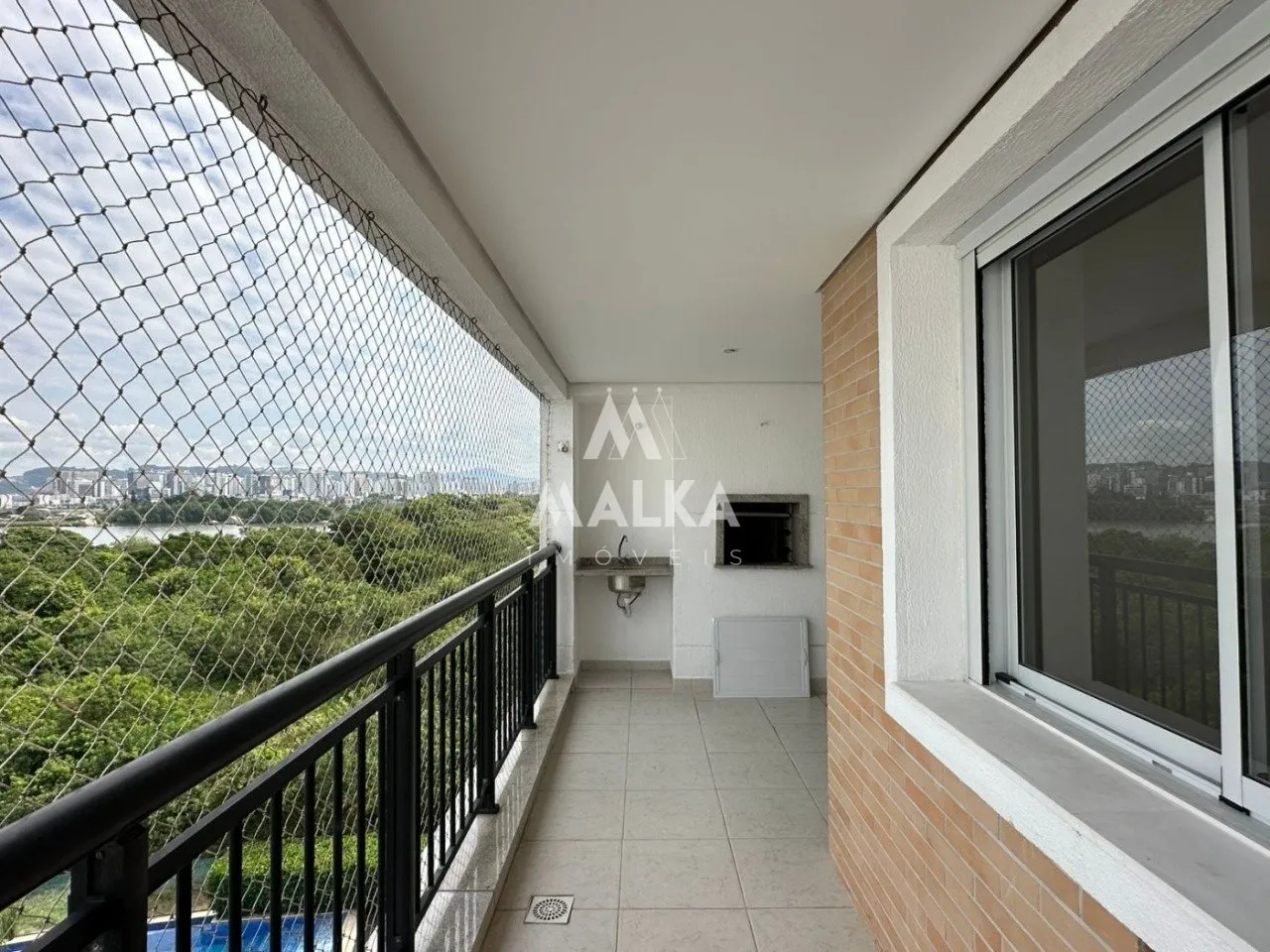 3-bedroom apartment with balcony and built-in grill — photo 9