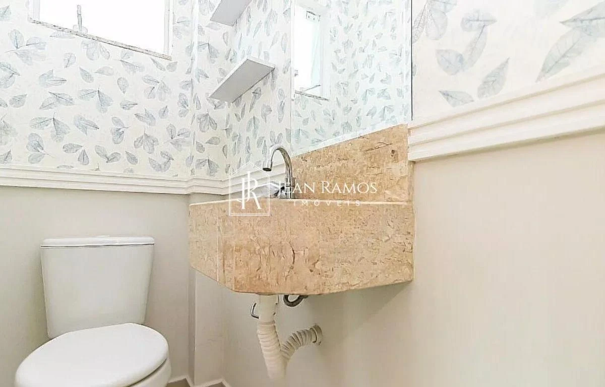 Bathtub in a 3-bedroom house, 115 m² — photo 13