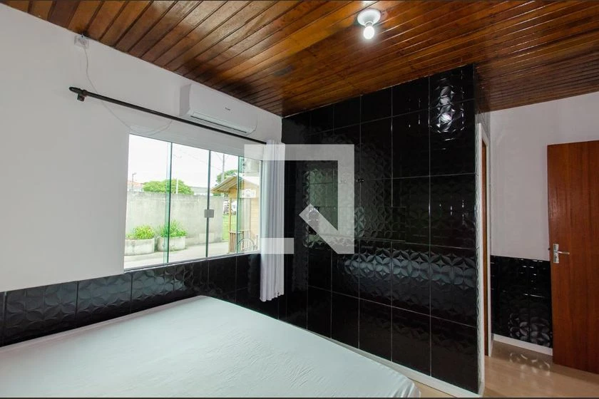 House with 5 bedrooms and parking for 5 cars — photo 3