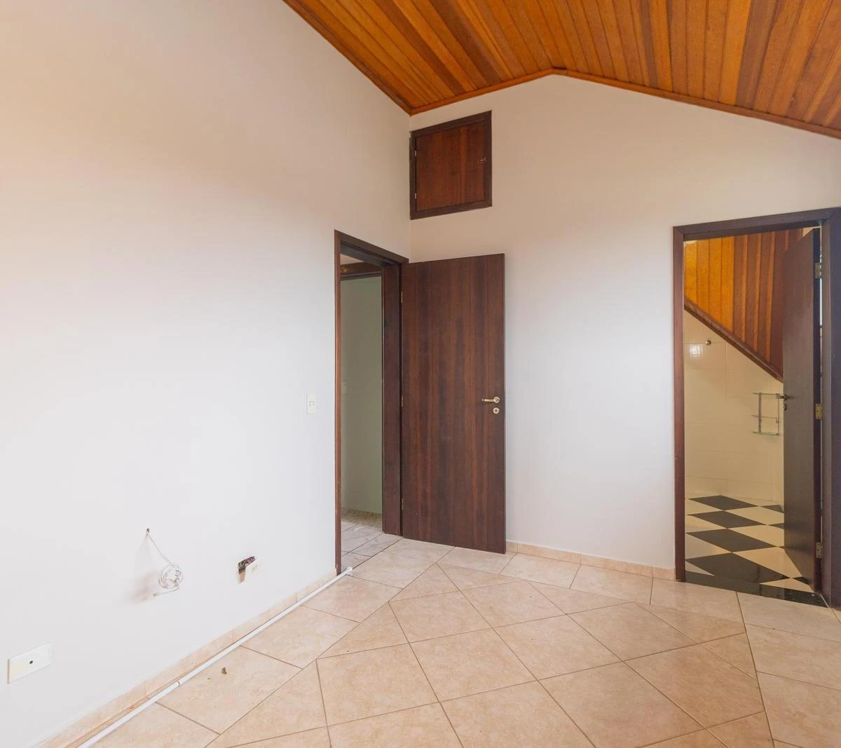 180 m² house with a home office and a bathtub — photo 34