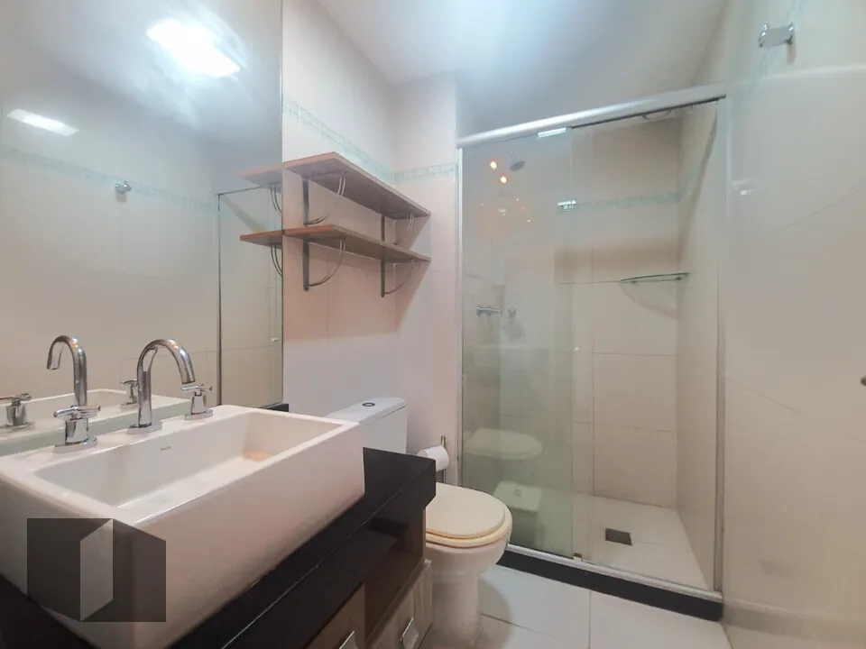 Furnished 3-bedroom apartment with 3 baths and balcony — photo 2