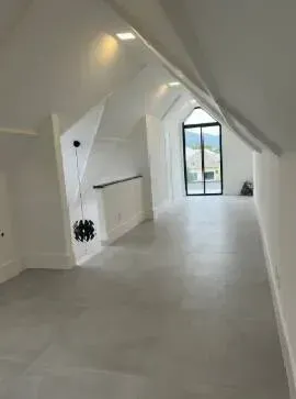 Casa com cozinha fechada e fogão a gás — photo 14