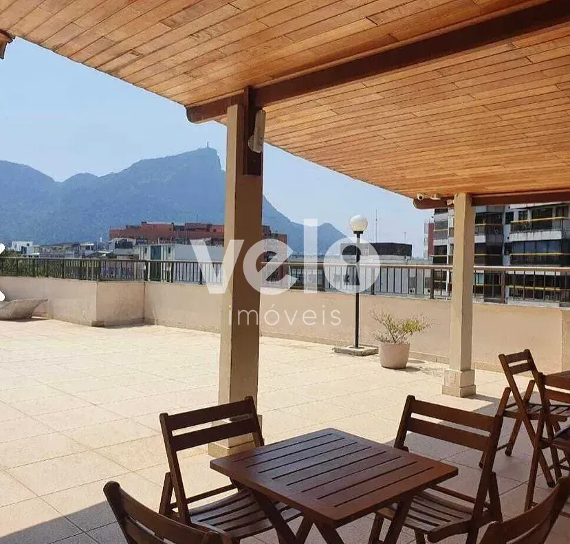 2-bedroom apartment with a mountain view — photo 17