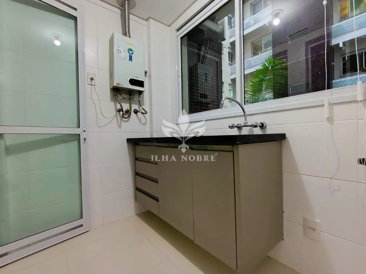 Furnished apartment, 128 m², with a grill on the balcony — photo 33