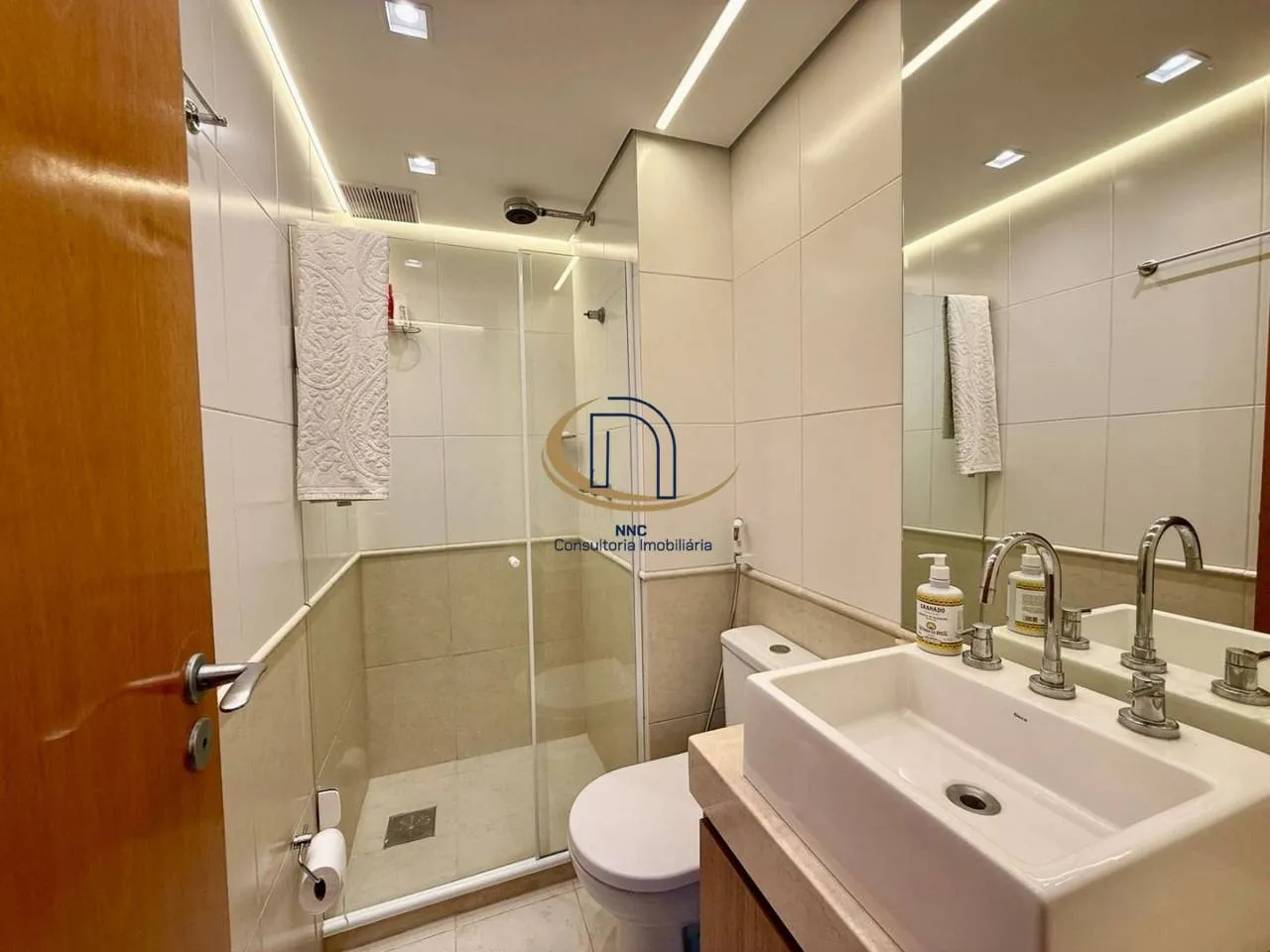 Furnished apartment with 3 bedrooms and 3 bathrooms — photo 20