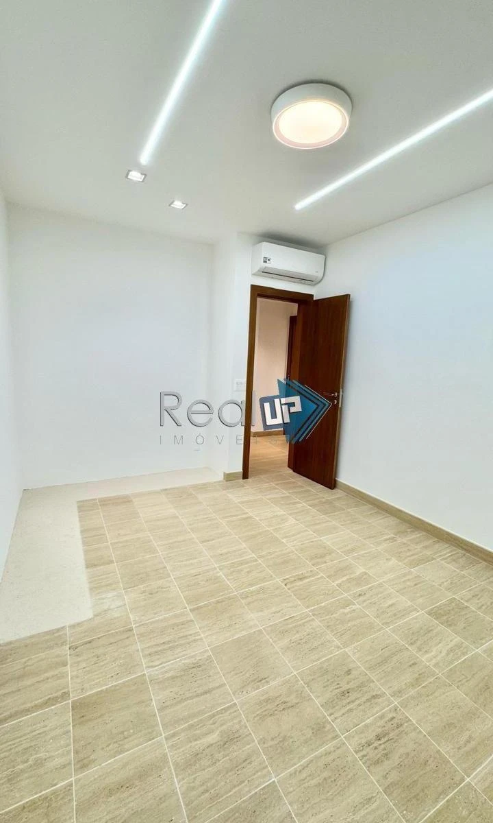 Квартира 212 м²: 3 спальни и 3 ванные комнаты — photo 14