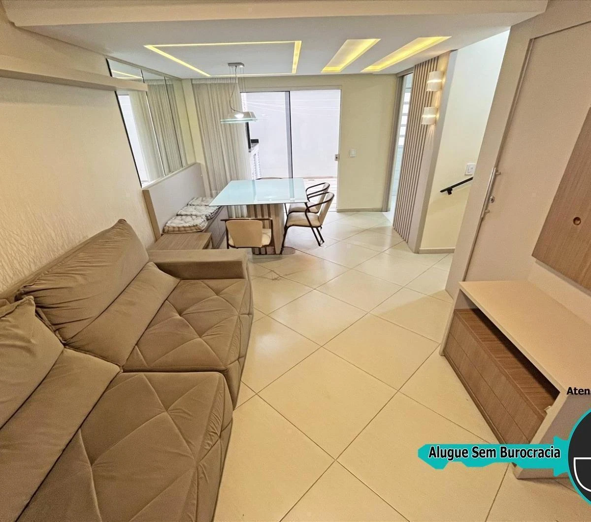 3-bedroom house with a suite and 2 parking spots — photo 2