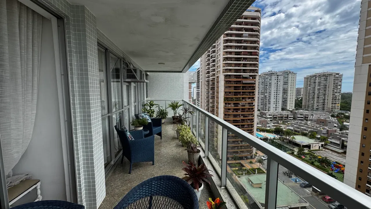 Furnished apartment, 88 m², with a glass-enclosed balcony — photo 24