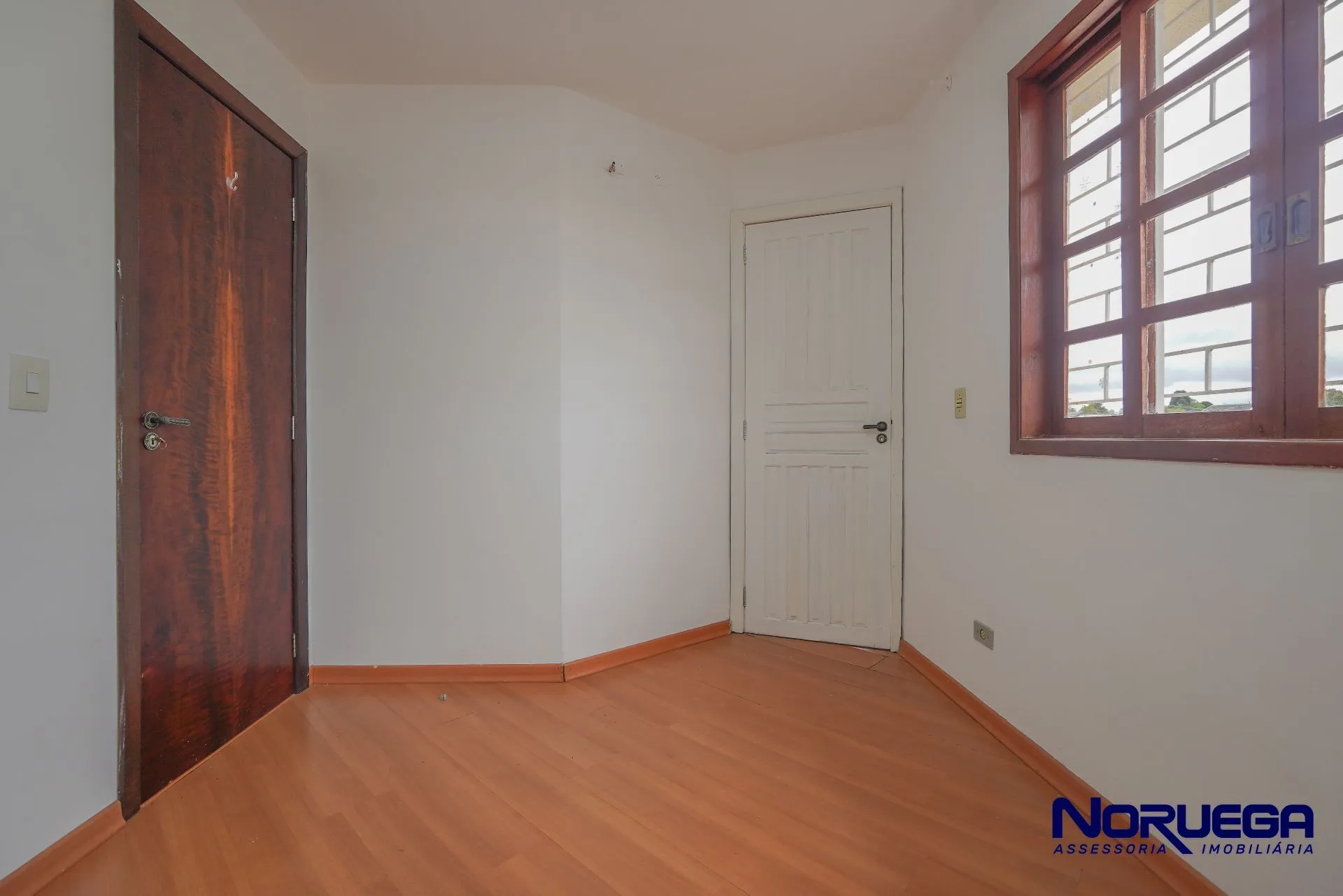 3-bedroom house with a grill on the balcony — photo 11