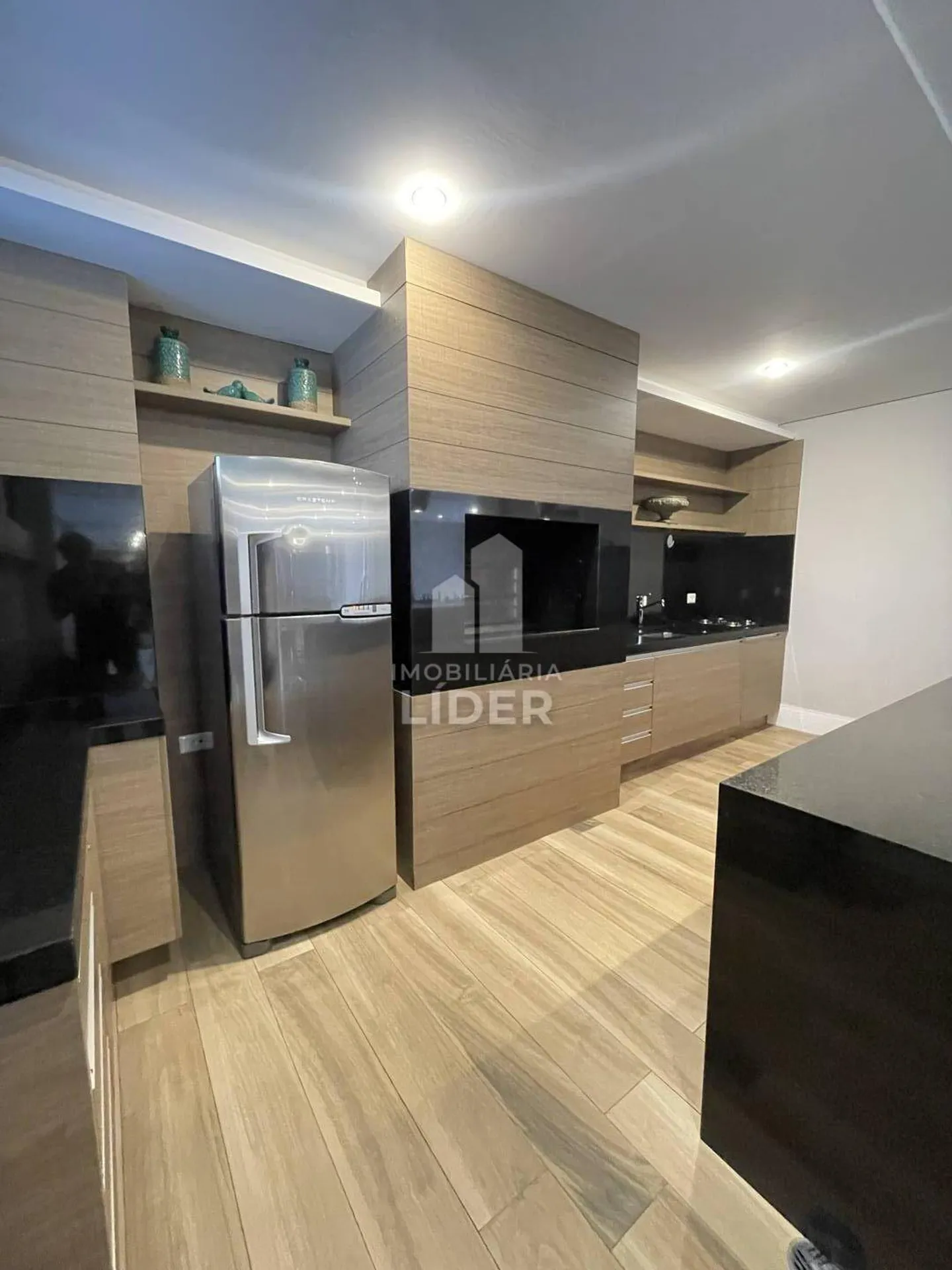 Apartment with 4 bedrooms and 3 parking spots, balcony — photo 50