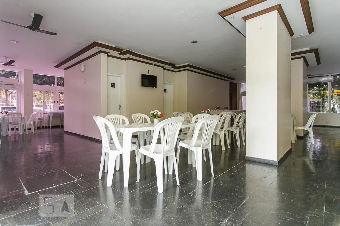 2-bedroom apartment in a building with a gym — photo 6