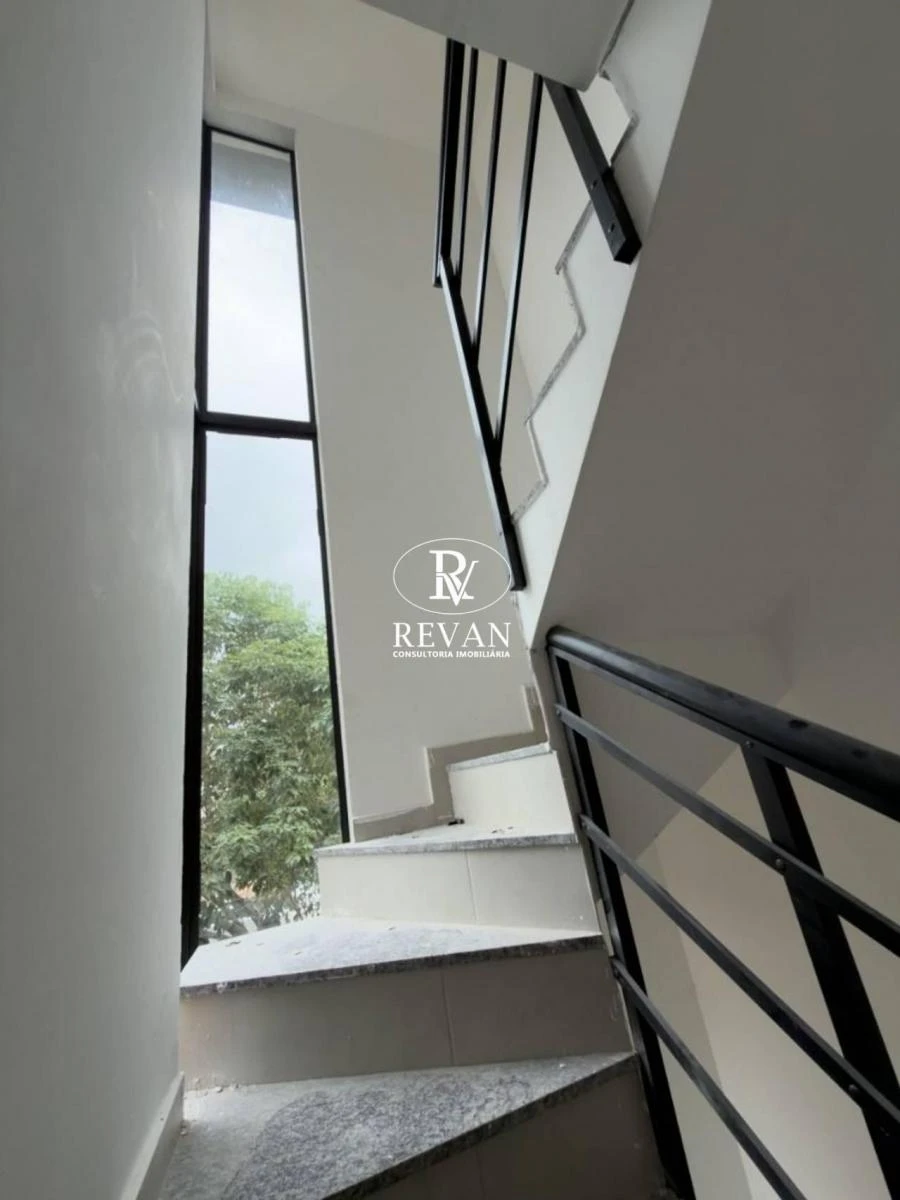Floor-to-ceiling windows in a 4-bedroom house, 157 m² — photo 12