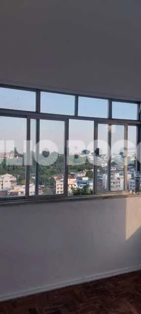 Unfurnished apartment with 2 bedrooms and 1 bathroom