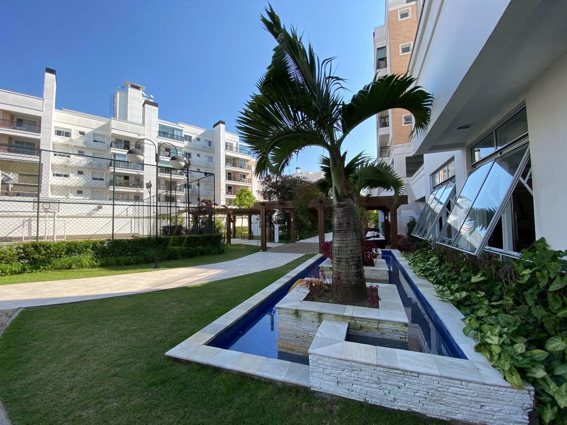 337 m² apartment with 3 en-suite bedrooms and 2 parking spots — photo 18