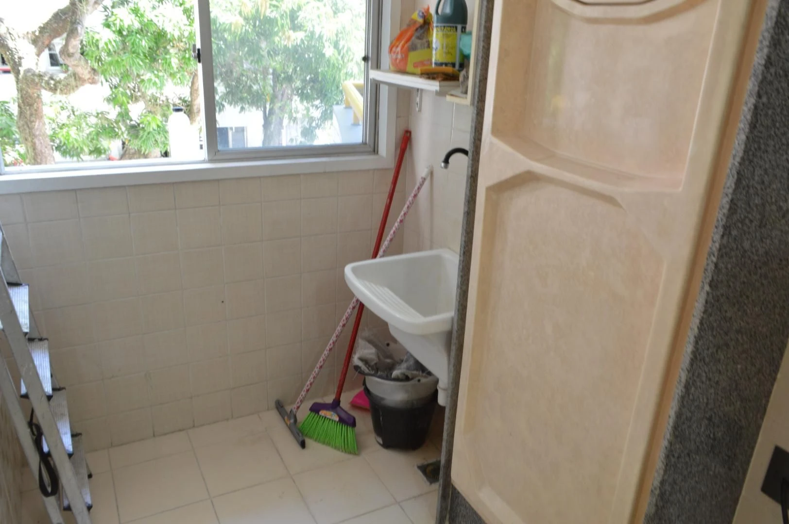 2-bedroom apartment with open-plan kitchen and balcony — photo 23