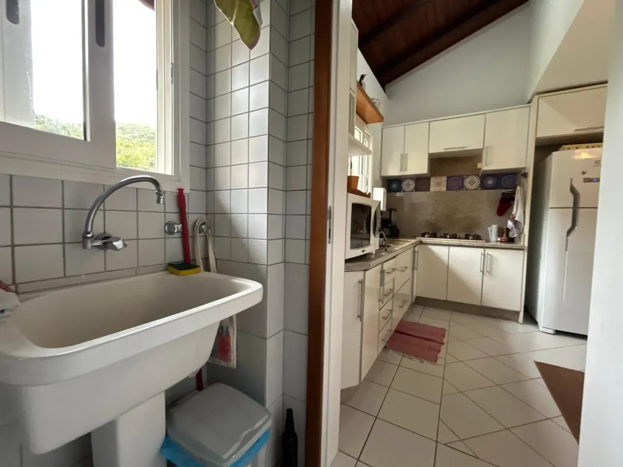 Bathtub in a 3-bedroom apartment, 114 m² — photo 34