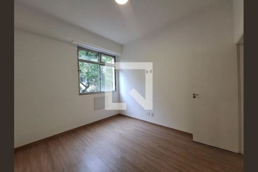 Wood or laminate floors in a 2-bedroom apartment, 68 m² — photo 15