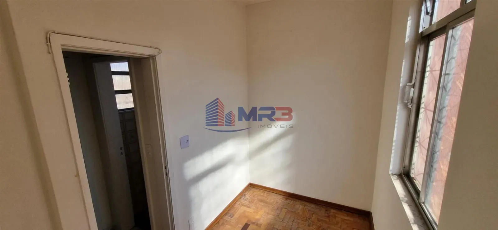 Departamento de 2 dormitorios con piso de madera o laminado — photo 13