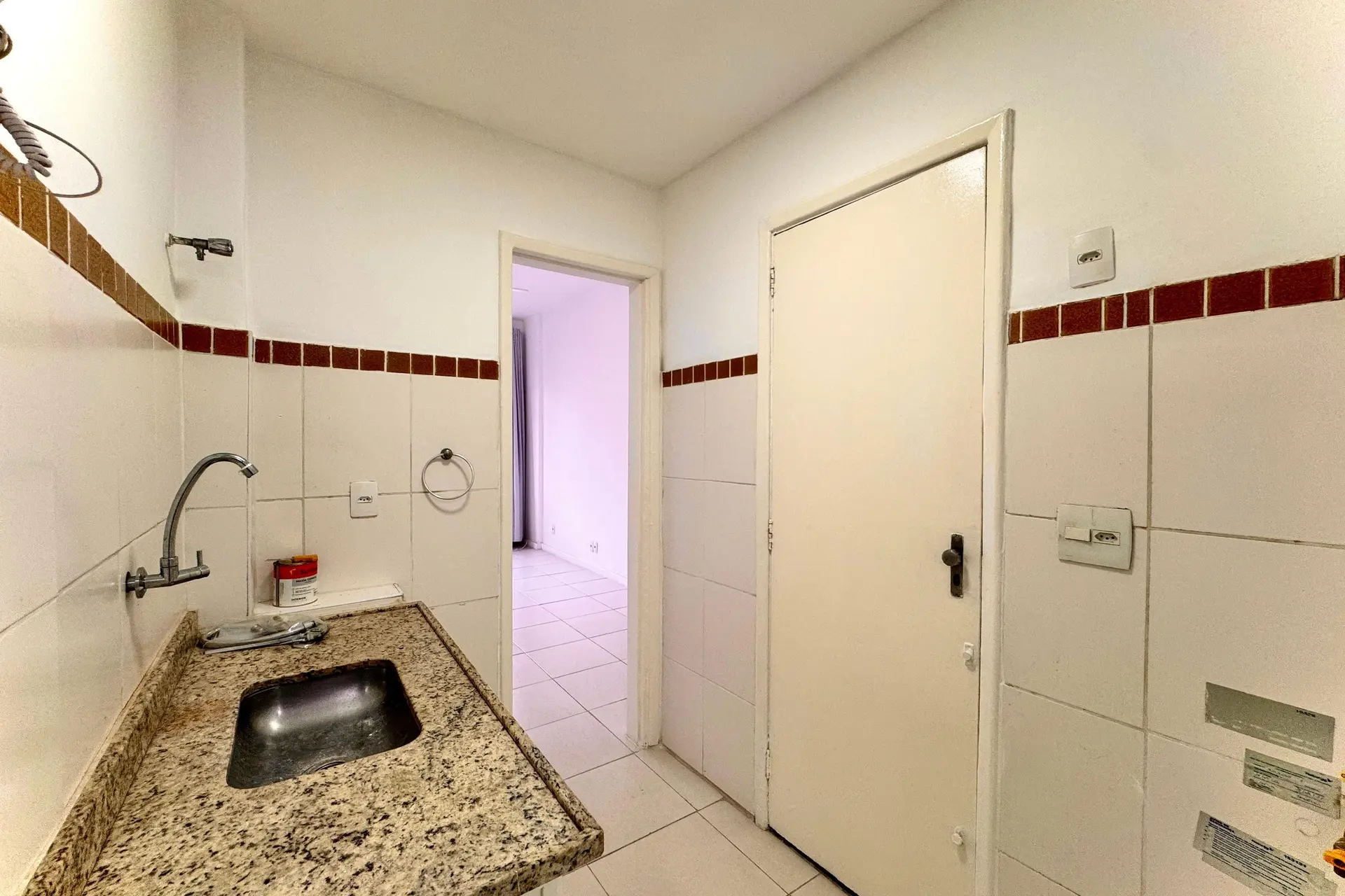 One-bedroom apartment with a mountain view in Rio de Janeiro — photo 10