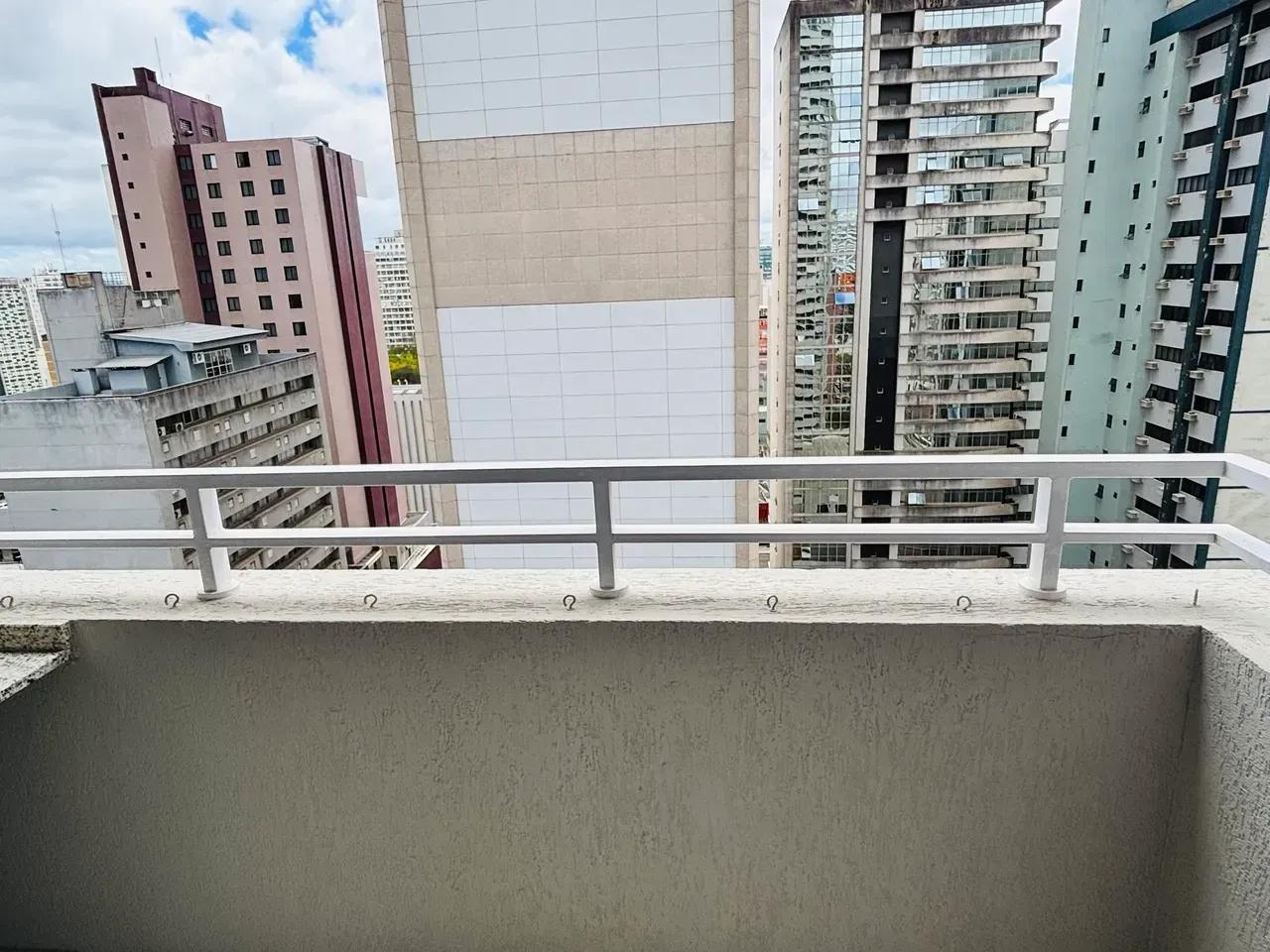 Unfurnished 1-bedroom apartment with balcony, no parking — photo 12