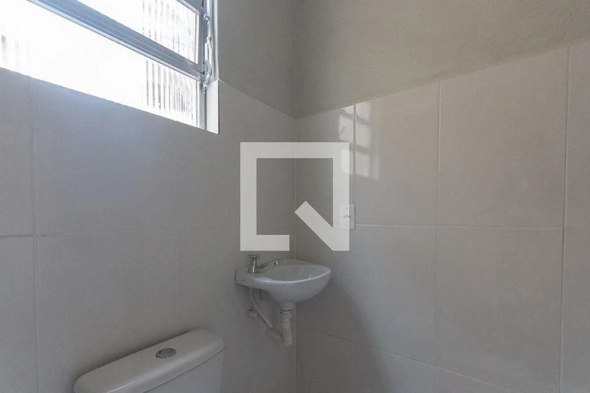Apartamento de 1 dormitorio con suelos de azulejo — photo 2