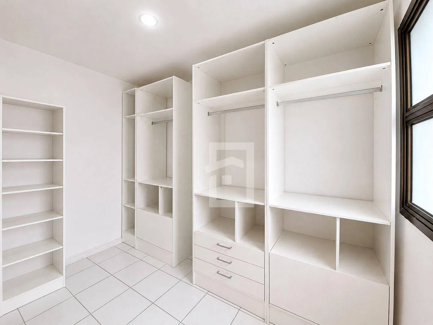 210 m² apartment with 3 bedrooms and glassed balcony — photo 16