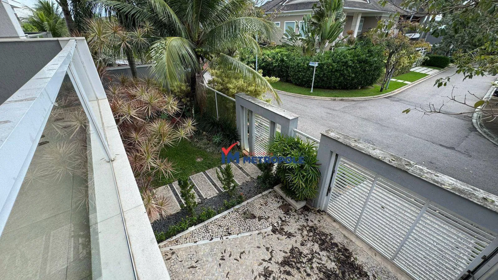 5 quartos e janelas do piso ao teto: casa de 600 m² — photo 29