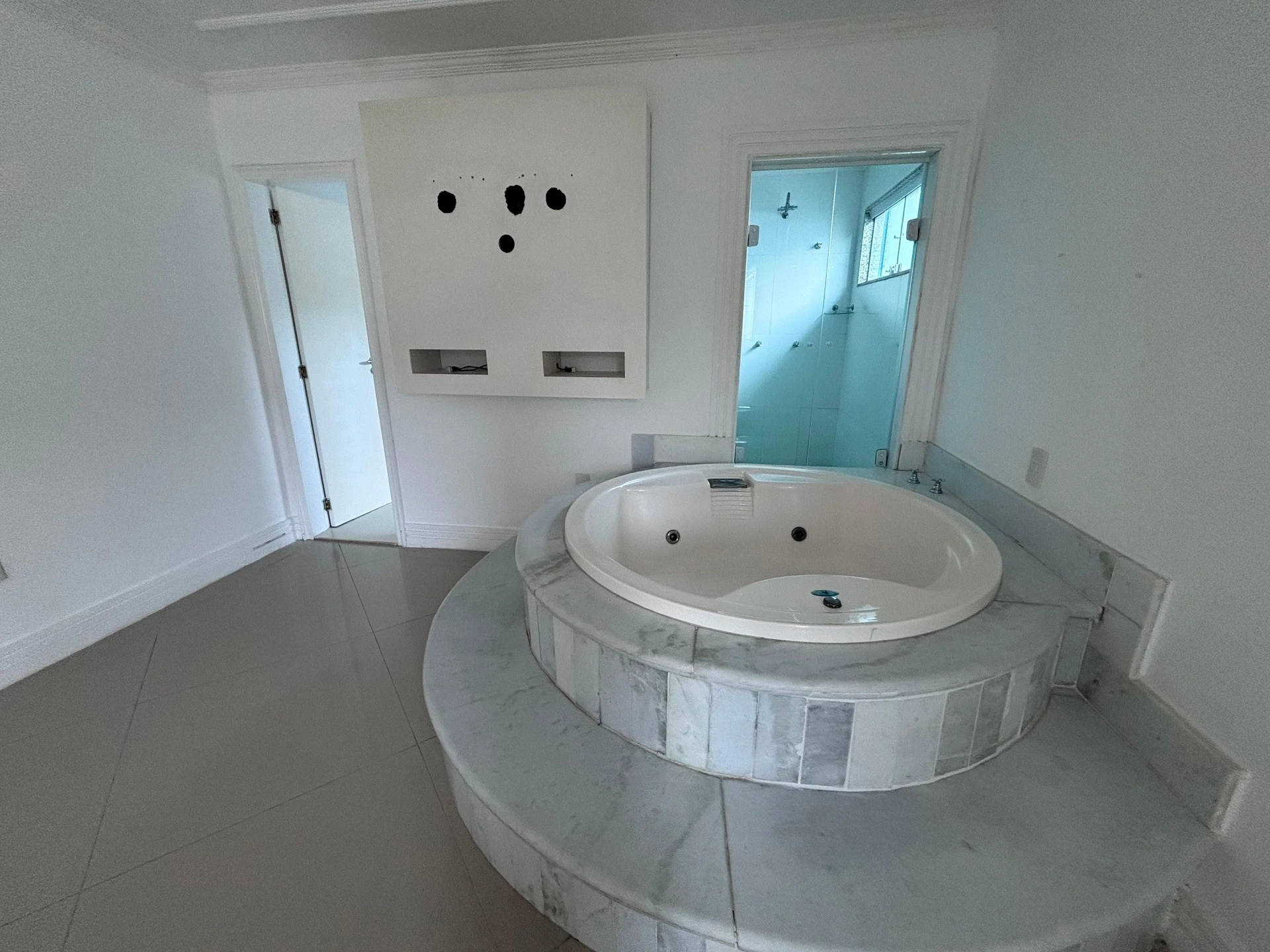 Condo house with 6 bedrooms and a balcony grill — photo 70