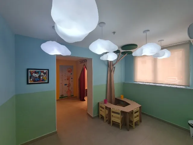 Квартира з 2 спальнями та дерев'яною підлогою або ламінатом — photo 12
