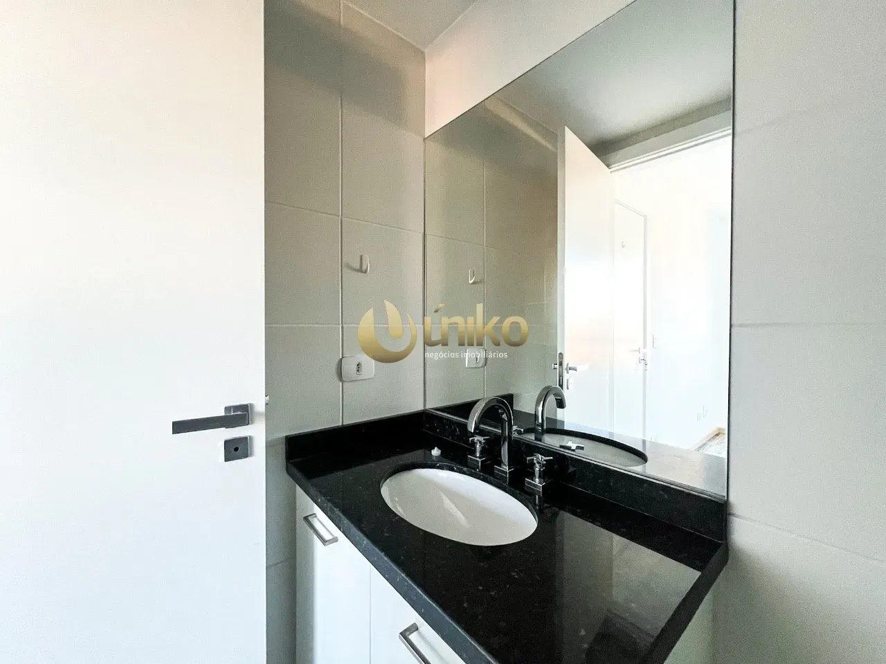 1-bedroom apartment with open-plan kitchen — photo 10