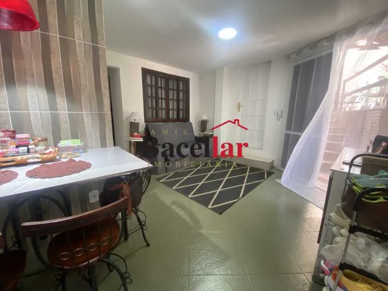 Furnished apartment with open-plan kitchen and 3 bedrooms — photo 9