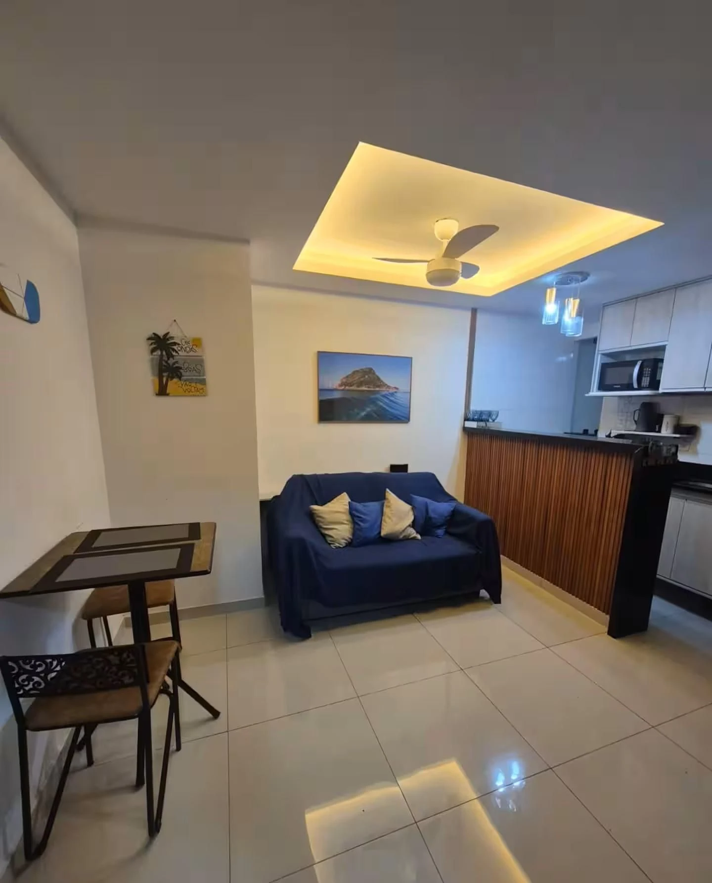 Furnished 1-bedroom apartment with open kitchen — photo 2