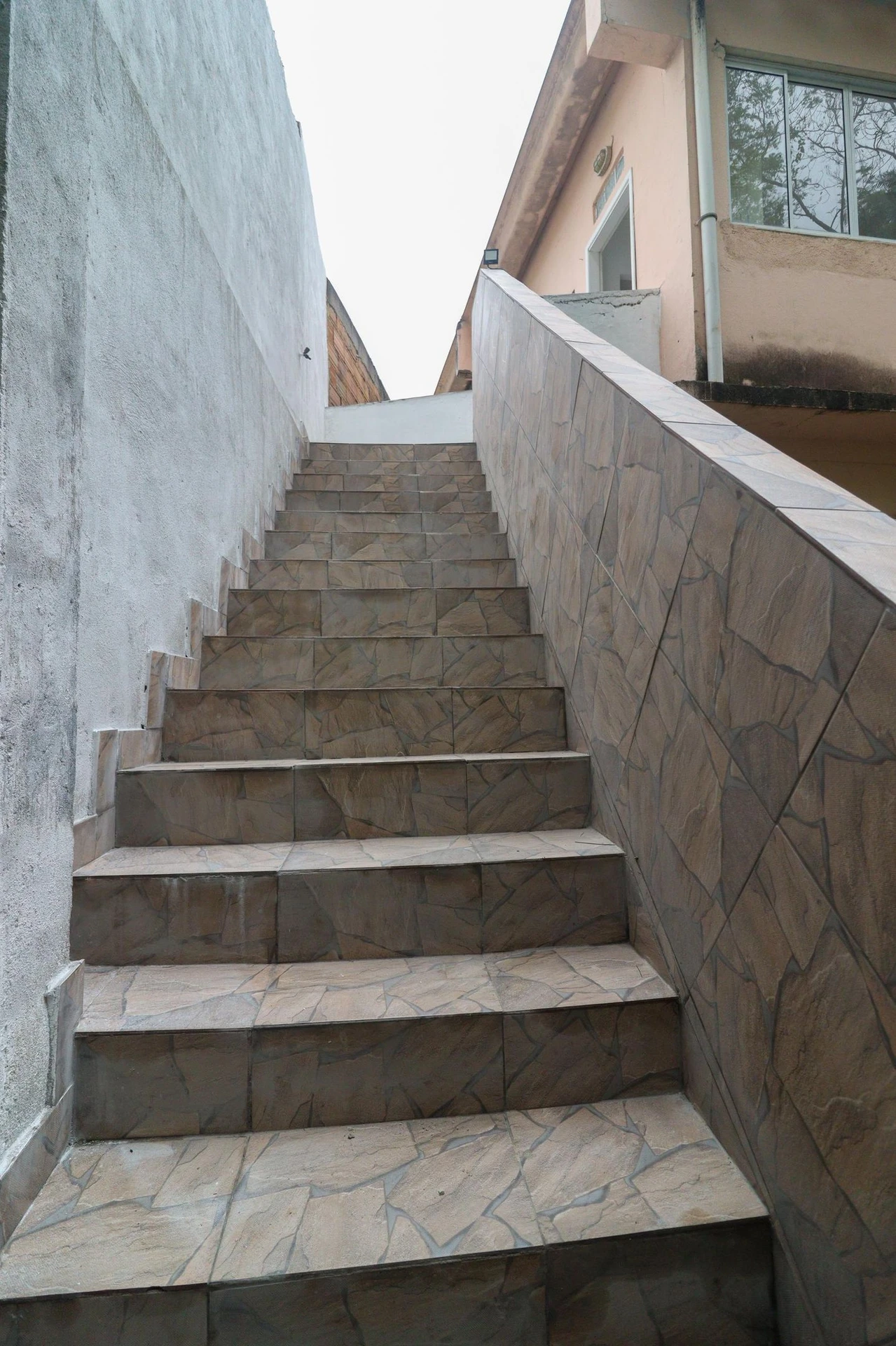 Furnished 4-bedroom apartment with balcony and desk area — photo 49