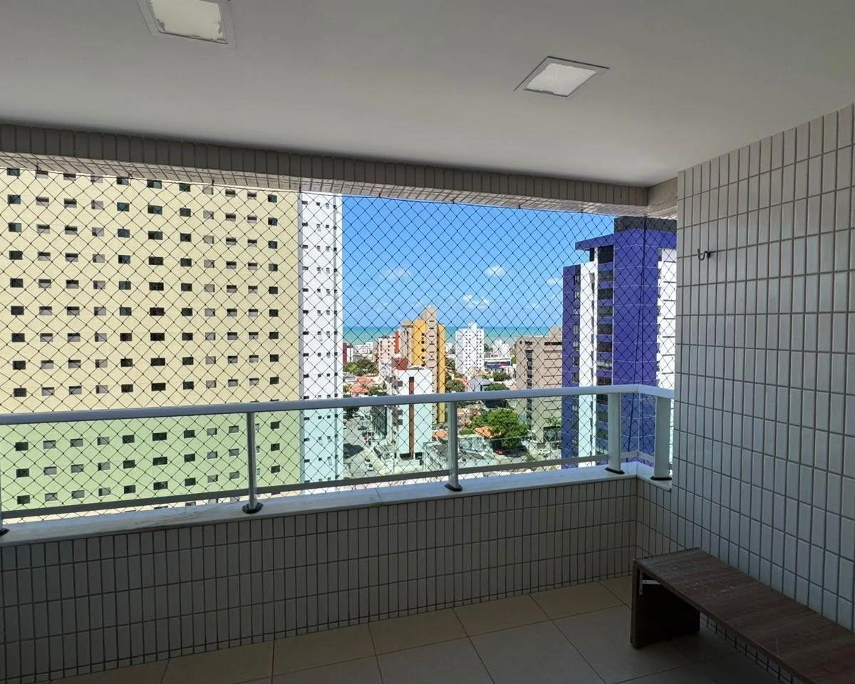 142 m² apartment with a water view and a home office