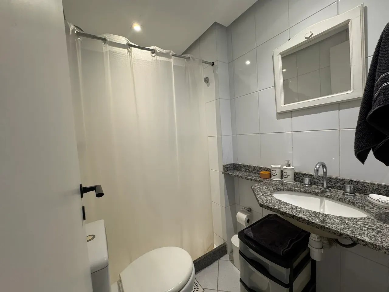 Furnished apartment with a balcony and 2 bedrooms — photo 27