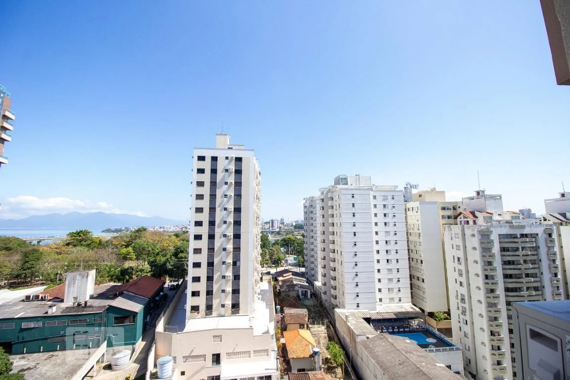 Apartamento de 4 quartos com janelas do piso ao teto, Centro — photo 32