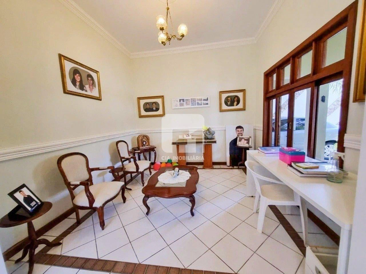 Casa de 5 dormitorios con balcón cerrado con vidrio — photo 6