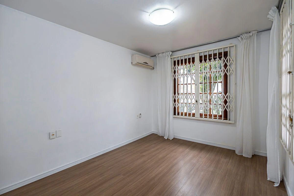 3-bedroom house with a bathtub — photo 12