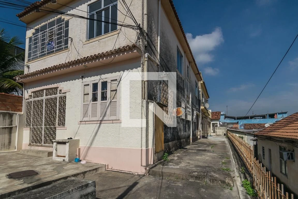 Balcony with a grill in a 3-bedroom apartment, 80 m² — photo 34